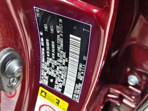 Used 2017 Toyota Highlander LE image 21