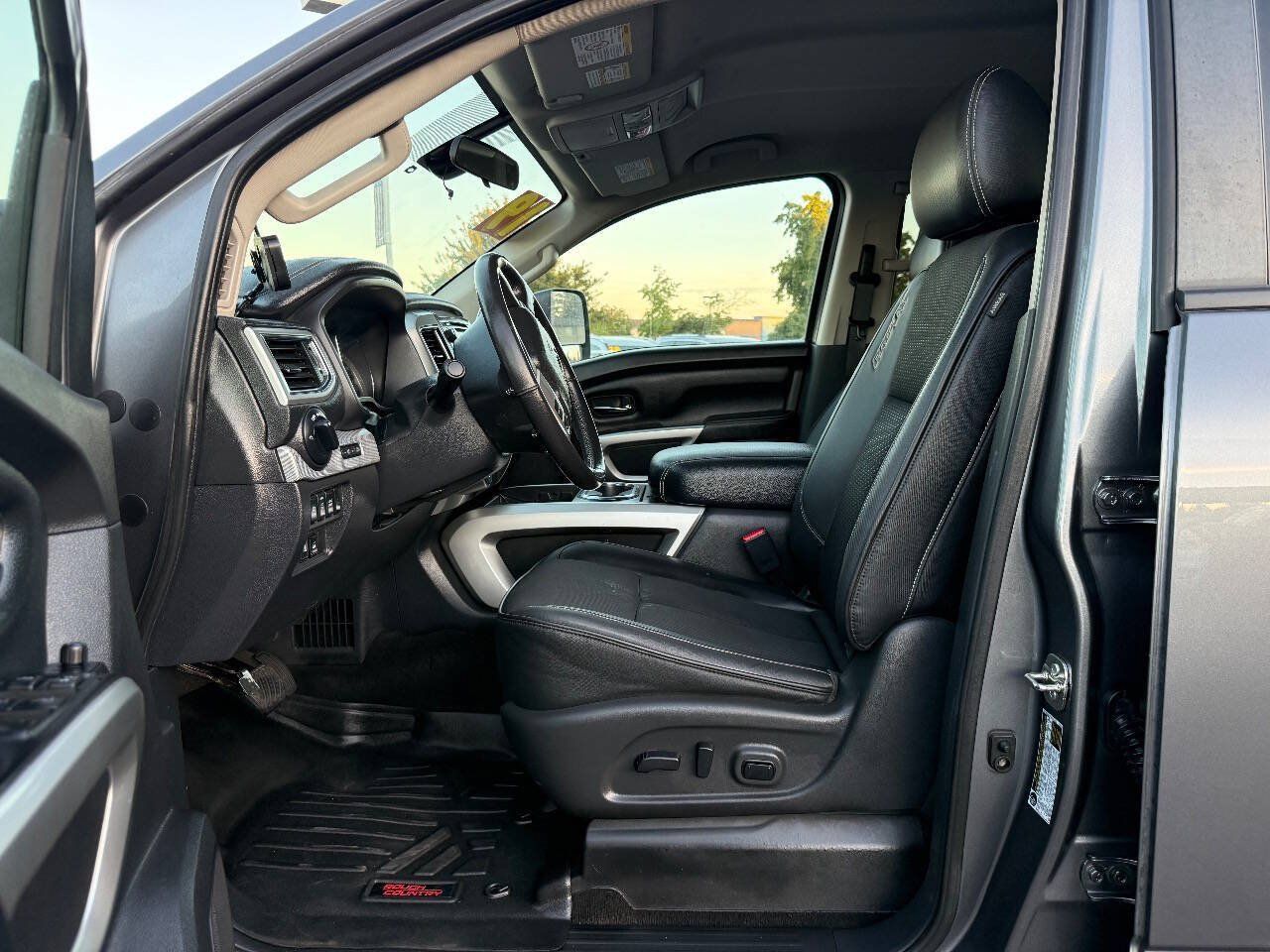 Used 2019 Nissan Titan PRO-4X AWD/4WD image 10