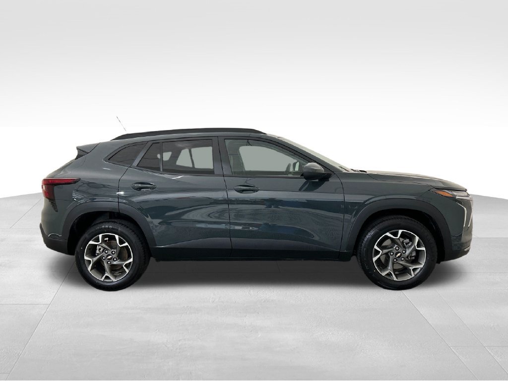 Used 2025 Chevrolet Trax LT FWD image 6