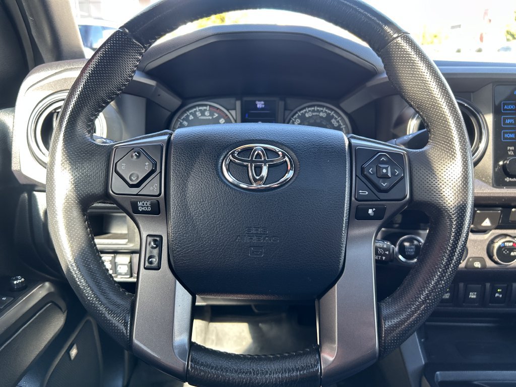 Certified 2017 Toyota Tacoma TRD Off-Road AWD/4WD image 17