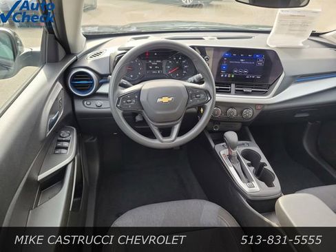 Used 2024 Chevrolet Trax LS w/ LS Convenience Package FWD image 11