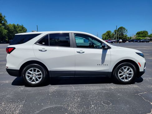 Certified 2024 Chevrolet Equinox LS w/ LS Convenience Package FWD image 4