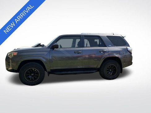 Used 2015 Toyota 4Runner SR5 image 5