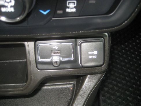 Used 2021 Jeep Renegade Latitude w/ Convenience Group image 18