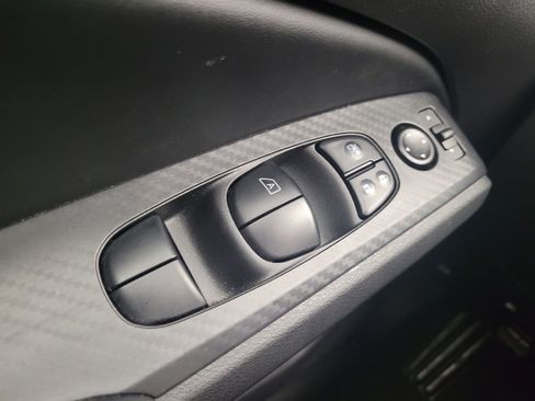 Used 2025 Nissan Altima 2.5 SV FWD image 27