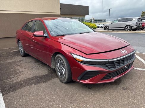Used 2024 Hyundai Elantra SEL FWD image 3