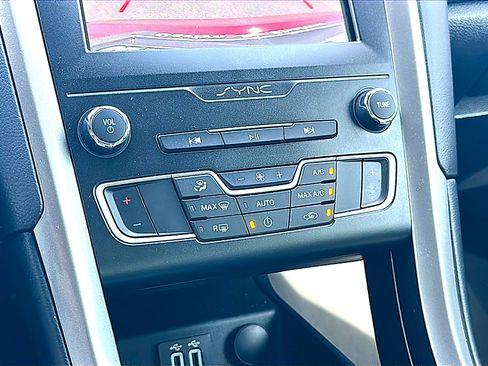 Used 2019 Ford Fusion SE w/ Equipment Group 151A image 33