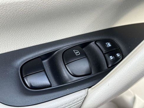 Used 2018 Nissan Rogue Sport SL w/ SL Premium Package FWD image 17