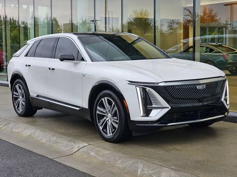 Certified 2024 Cadillac Lyriq Luxury w/ LPO, Floor Liner Package AWD/4WD image 7