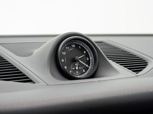 Used 2025 Porsche Macan image 17