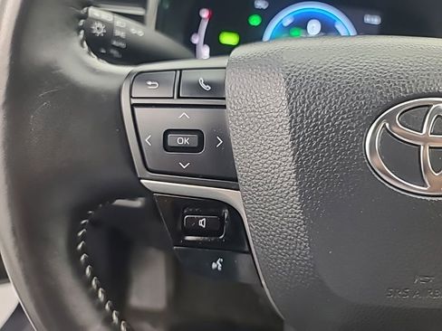 Used 2025 Toyota Camry SE FWD image 28