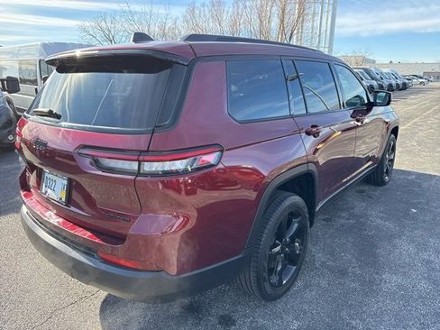 Used 2024 Jeep Grand Cherokee L Limited w/ Black Appearance Package image 9