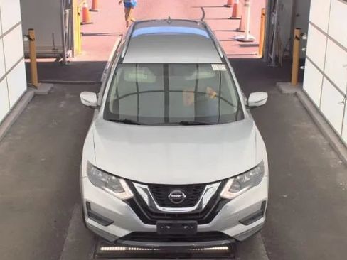 Used 2018 Nissan Rogue SV AWD/4WD image 3