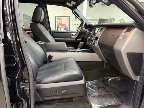 Used 2017 Ford Expedition Limited w/ Equipment Group 301A AWD/4WD image 18
