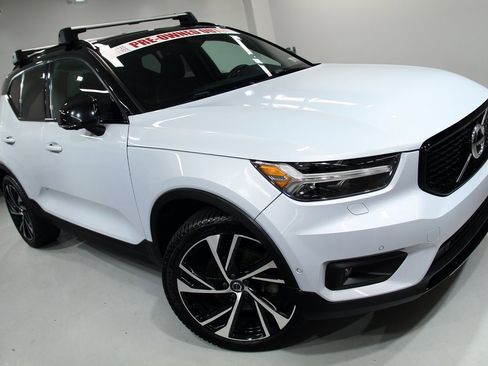Used 2021 Volvo XC40 T5 R-Design w/ Advanced Package image 8
