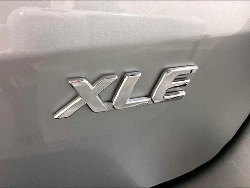 Used 2017 Toyota Sienna XLE w/ XLE Navigation Package image 8