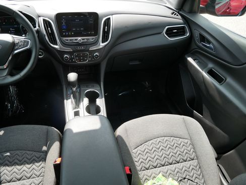 Used 2024 Chevrolet Equinox LT AWD/4WD image 11
