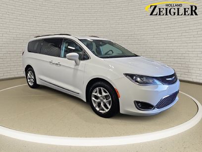 Used 2017 Chrysler Pacifica Touring-L w/ Tire & Wheel Group