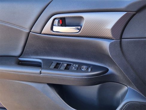 Used 2016 Honda Accord Sport image 6