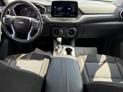 Used 2025 Chevrolet Blazer LT image 11