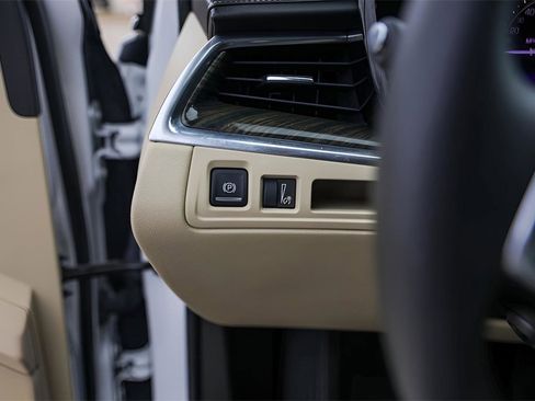 Used 2017 Cadillac XT5 FWD image 15