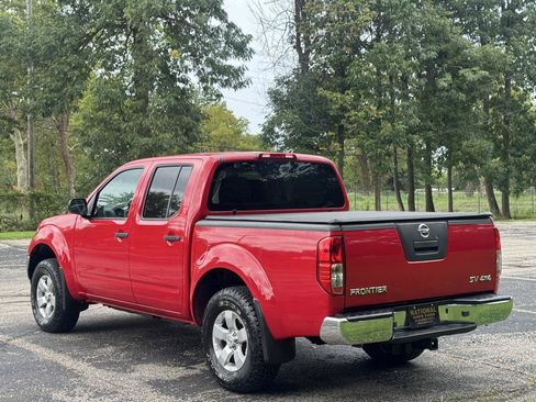 Used 2011 Nissan Frontier SV AWD/4WD image 4
