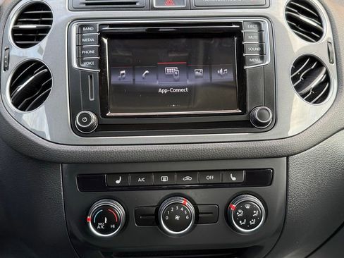 Used 2017 Volkswagen Tiguan S FWD image 28