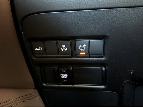 Used 2024 Nissan Armada Platinum w/ Captain's Chairs Package image 13