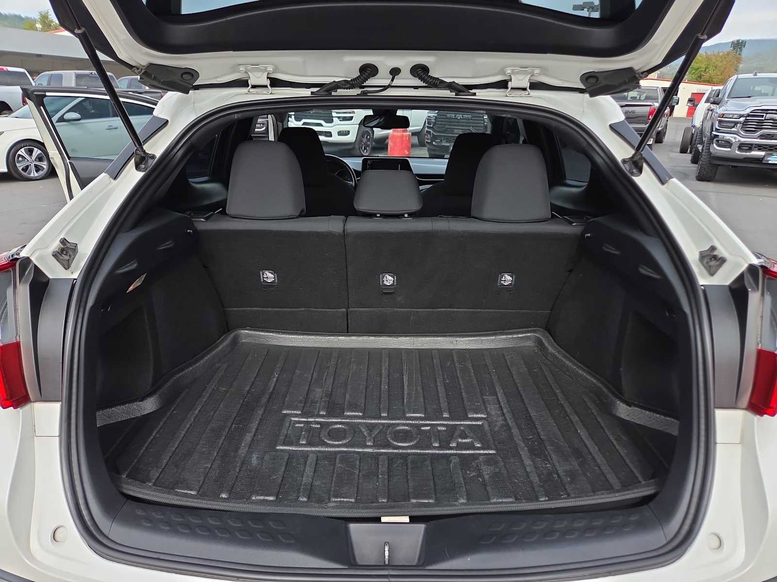 Used 2018 Toyota C-HR XLE FWD image 27
