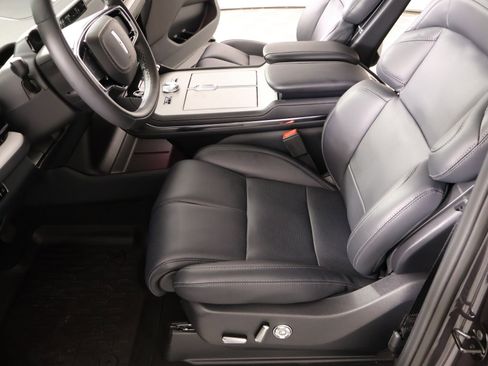 New 2025 Lincoln Navigator Reserve w/ Jet Appearance Package AWD/4WD image 12