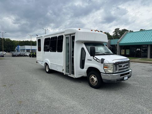 Used 2012 Ford E-450 and Econoline 450 Super Duty w/ Shuttle Bus Prep Pkg RWD image 2