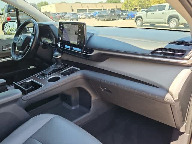 Used 2021 Toyota Sienna XLE FWD image 20