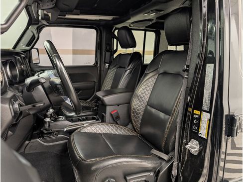 Used 2022 Jeep Wrangler Unlimited Sahara AWD/4WD image 7