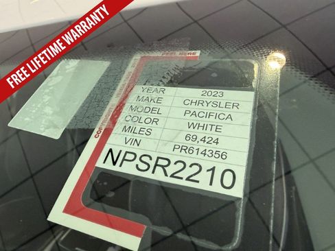 Used 2023 Chrysler Pacifica Limited FWD image 51