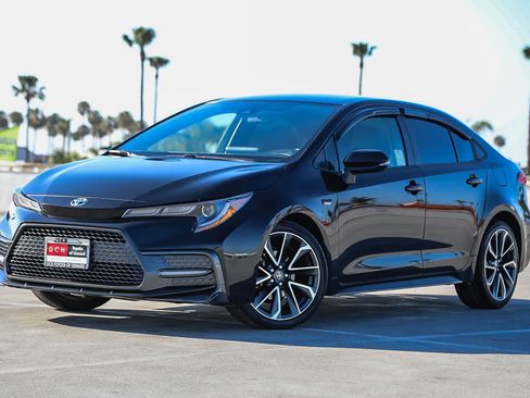 Certified 2022 Toyota Corolla SE FWD image 1