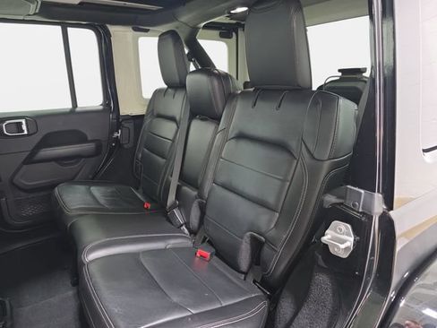 Used 2018 Jeep Wrangler Unlimited Sahara w/ LED Lighting Group AWD/4WD image 13