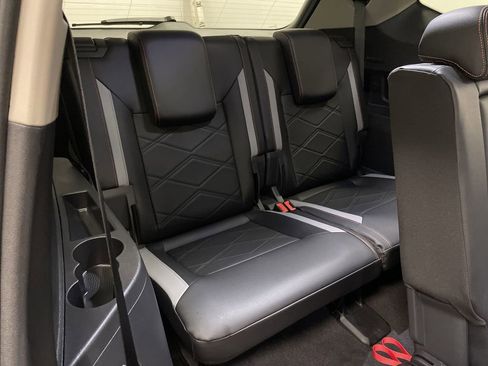 Used 2024 Volkswagen Atlas Peak Edition SE image 33