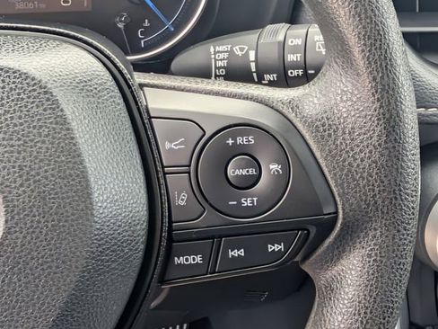 Used 2025 Toyota RAV4 XLE AWD/4WD image 20
