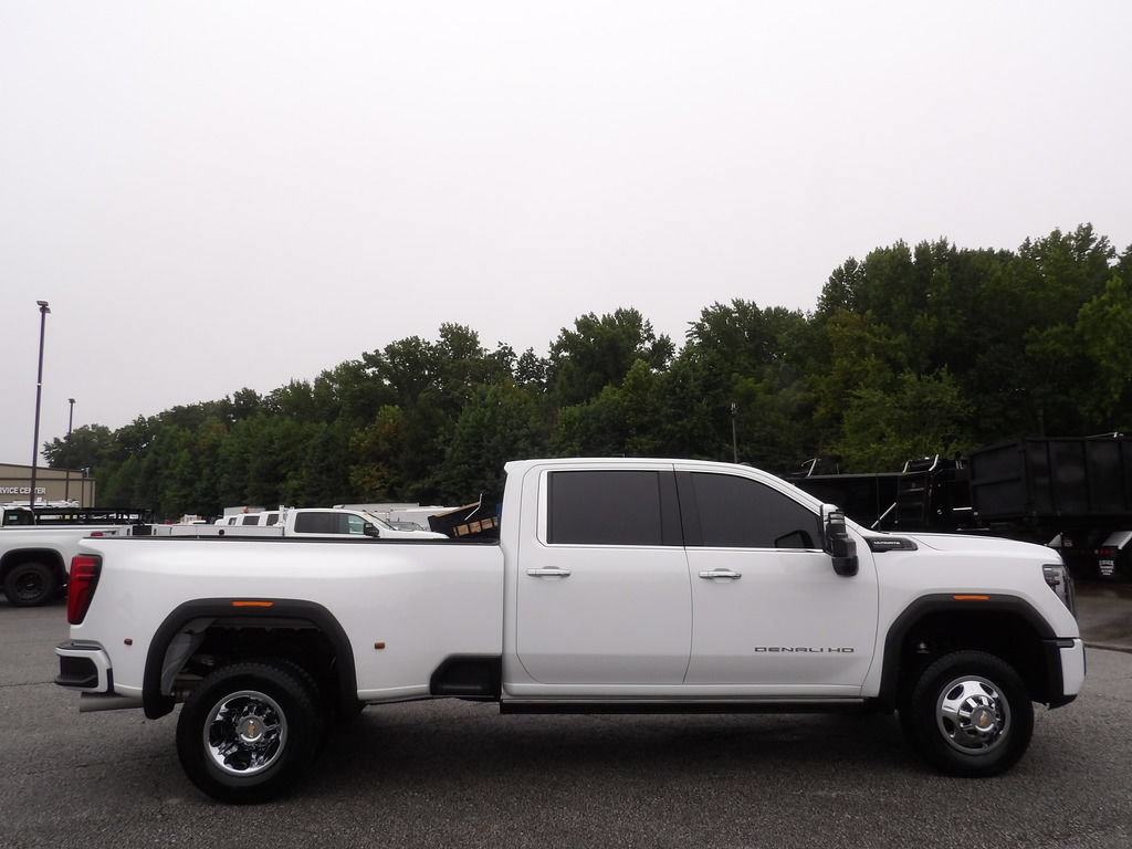 Used 2024 GMC Sierra 3500 Denali Ultimate AWD/4WD image 9