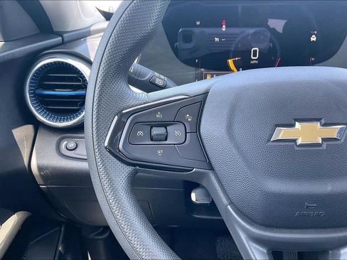Used 2025 Chevrolet Trax LT FWD image 10
