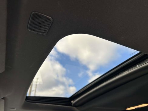 Used 2024 GMC Canyon AT4X image 11