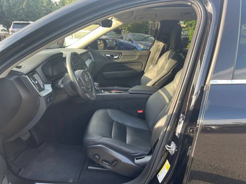 Used 2019 Volvo XC60 T6 Momentum w/ Multimedia Package AWD/4WD image 18