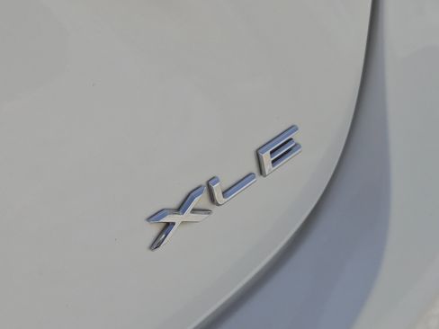 Used 2018 Toyota Avalon XLE Premium image 13