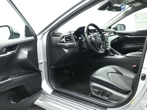 Used 2020 Toyota Camry SE image 8
