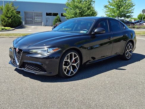 Used 2018 Alfa Romeo Giulia Ti Sport w/ Quick Order Package 22S Sport AWD/4WD image 6