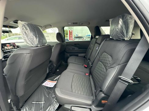 New 2025 Nissan Pathfinder SV image 28