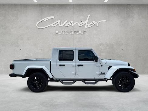 Used 2024 Jeep Gladiator Sport AWD/4WD image 17