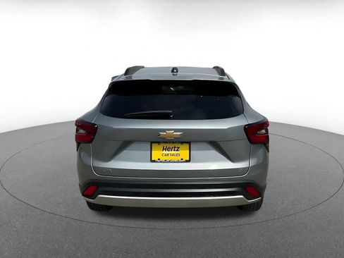 Used 2025 Chevrolet Trax LT FWD image 10
