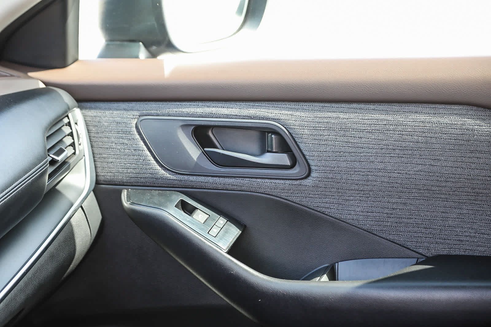 Used 2023 Nissan Rogue S FWD image 20