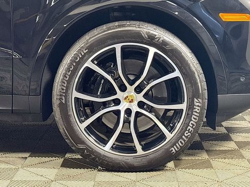Used 2024 Porsche Cayenne w/ Premium Package Plus (PFM) image 24